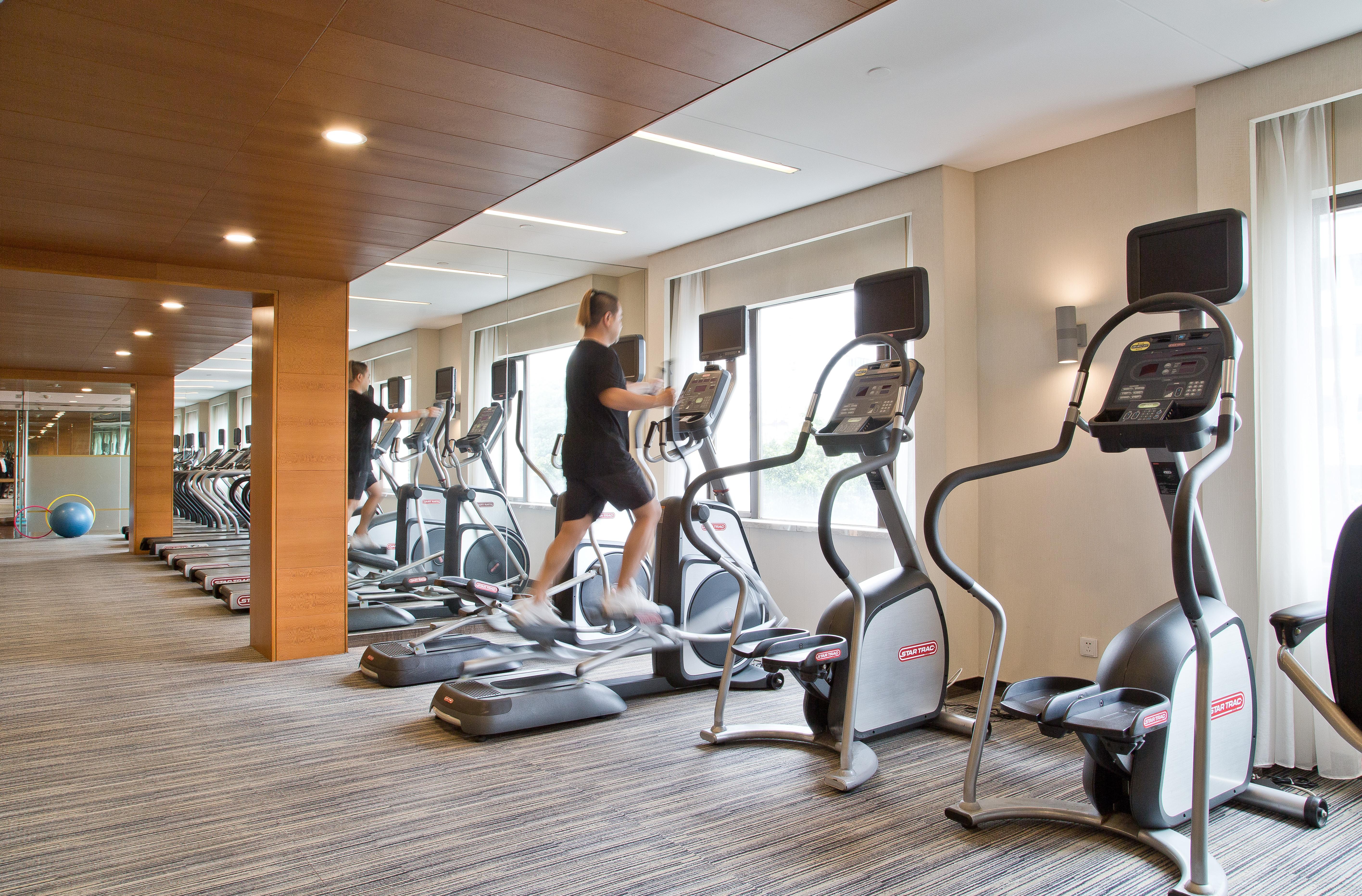 China Hotel Guangzhou - Subway Direct To Pazhou Exhibition Center, Free Shuttle During Canton Fair & Exhibitor Registration Counter Dış mekan fotoğraf A gym at a hotel