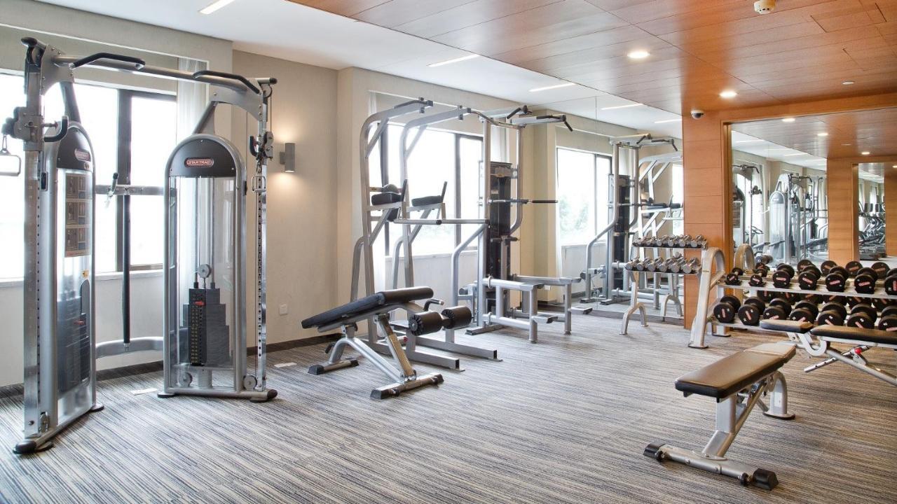 China Hotel Guangzhou - Subway Direct To Pazhou Exhibition Center, Free Shuttle During Canton Fair & Exhibitor Registration Counter Dış mekan fotoğraf A gym at a hotel