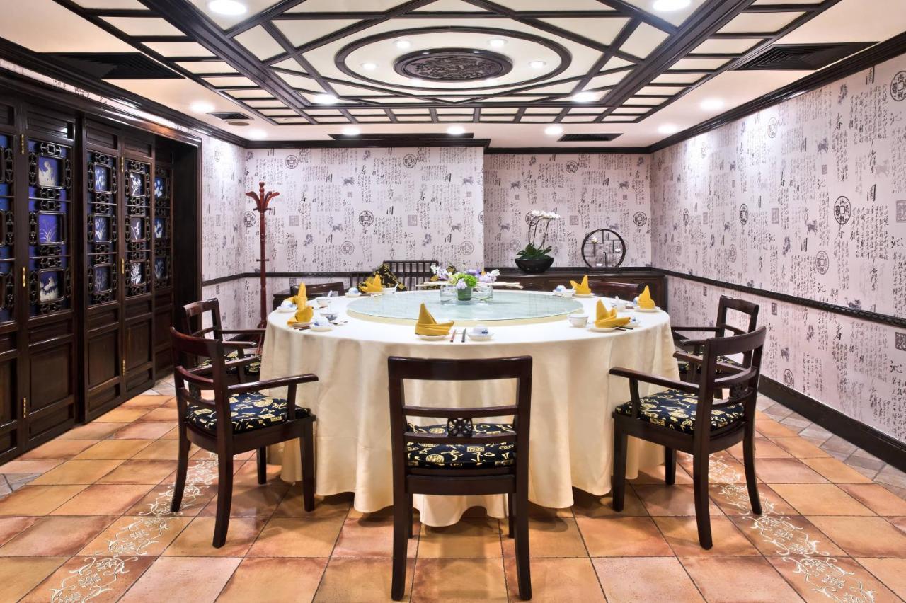 China Hotel Guangzhou - Subway Direct To Pazhou Exhibition Center, Free Shuttle During Canton Fair & Exhibitor Registration Counter Dış mekan fotoğraf A private dining room at a restaurant in Hong Kong