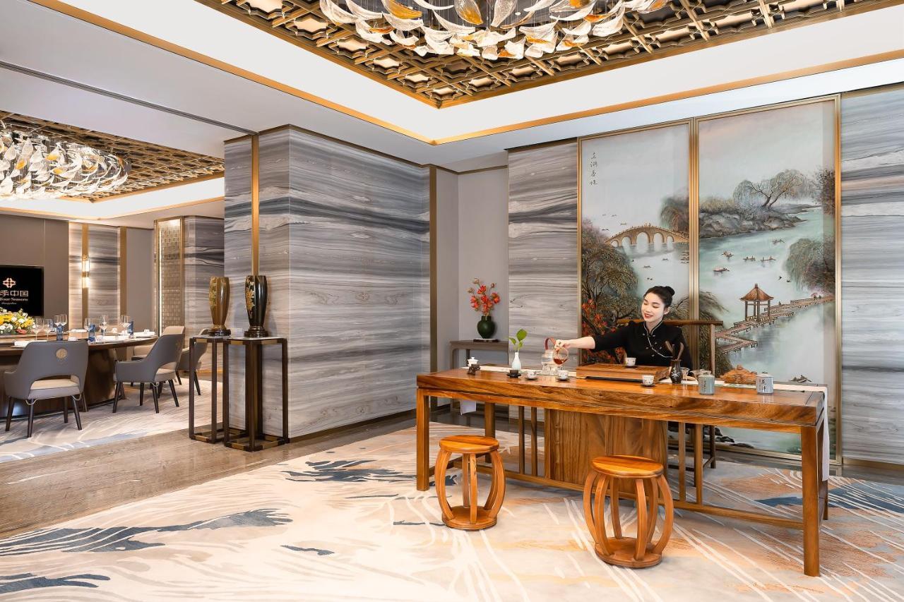 China Hotel Guangzhou - Subway Direct To Pazhou Exhibition Center, Free Shuttle During Canton Fair & Exhibitor Registration Counter Dış mekan fotoğraf The lobby of the hotel