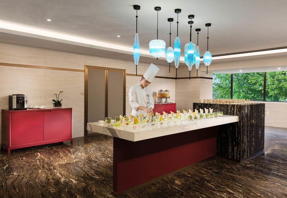 China Hotel Guangzhou - Subway Direct To Pazhou Exhibition Center, Free Shuttle During Canton Fair & Exhibitor Registration Counter Dış mekan fotoğraf The Club at Changi Airport